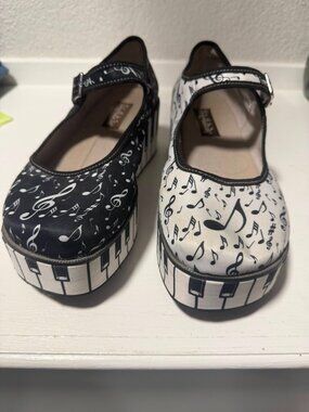 Hot Chocolate Design Chocolaticas THANK YOU MUSIC Women's Mary Jane Platform